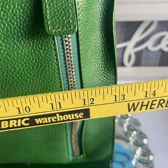 Tote Le Monde Florence Green Pebble
Leather Shoulder Bag ($595 Retail) - Picture 7 of 15